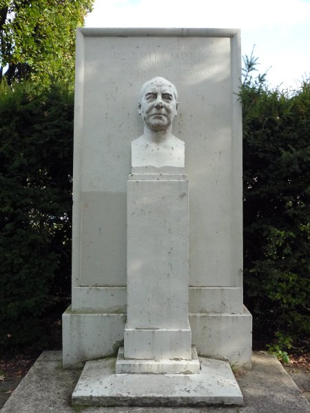 Dr.-Fritz-Opel-Denkmal
