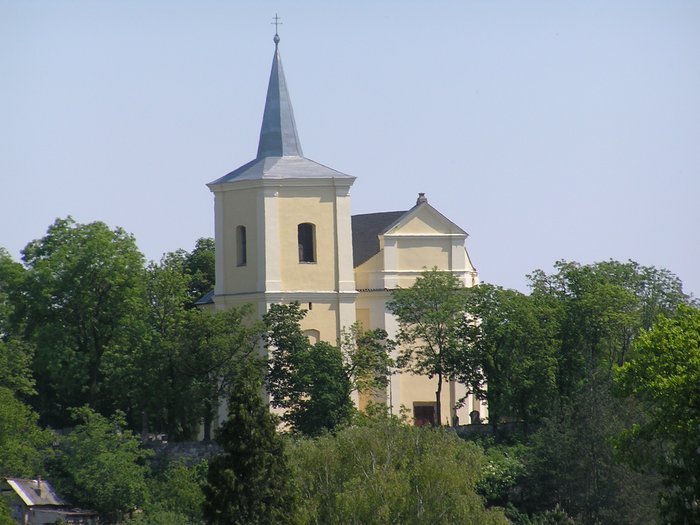 Kostel sv. Vavrince v Klobukach