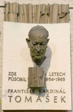 Busta kardinala Tomaska v Moravske Huzove