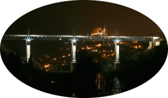 nasvícený rekonstruovaný viadukt