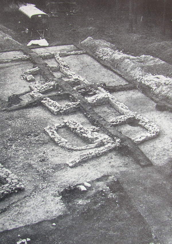 Excavation of farmstead No. 3 (1969). Living house with a cellar, chamber, entrance hall, living room and stable, on the left side corner of the granary. View from NE.