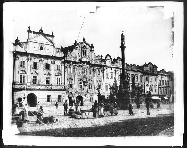 Morový sloup a stará radnice kolem 1890