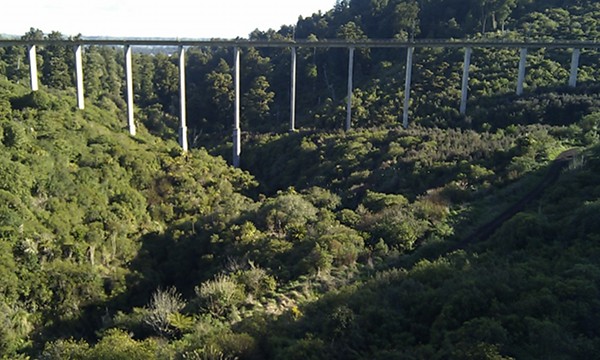 Image of the new Hapuawhenua viaduct, completed in 1987