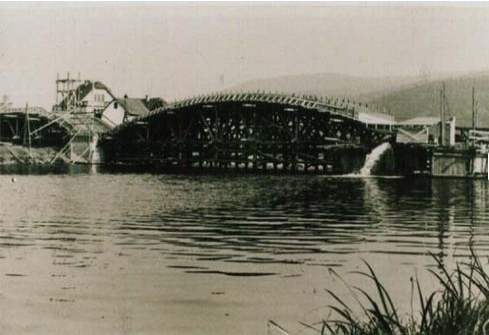 Stavba mostu