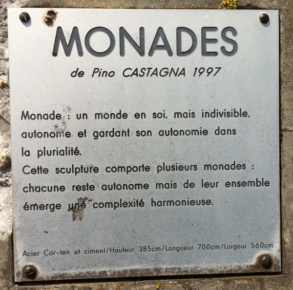 Monades de Pino Castagna