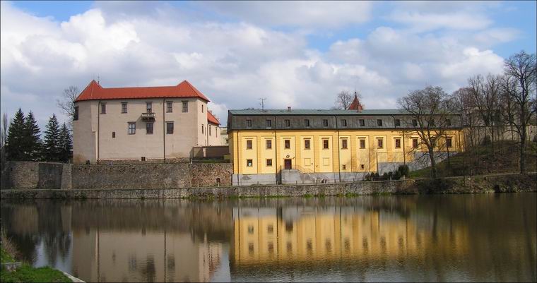 Polenský hrad od rybníka Peklo