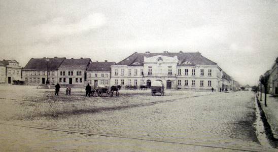 Der Ribnitzer Markt mit Blick aufs Rathaus 1888