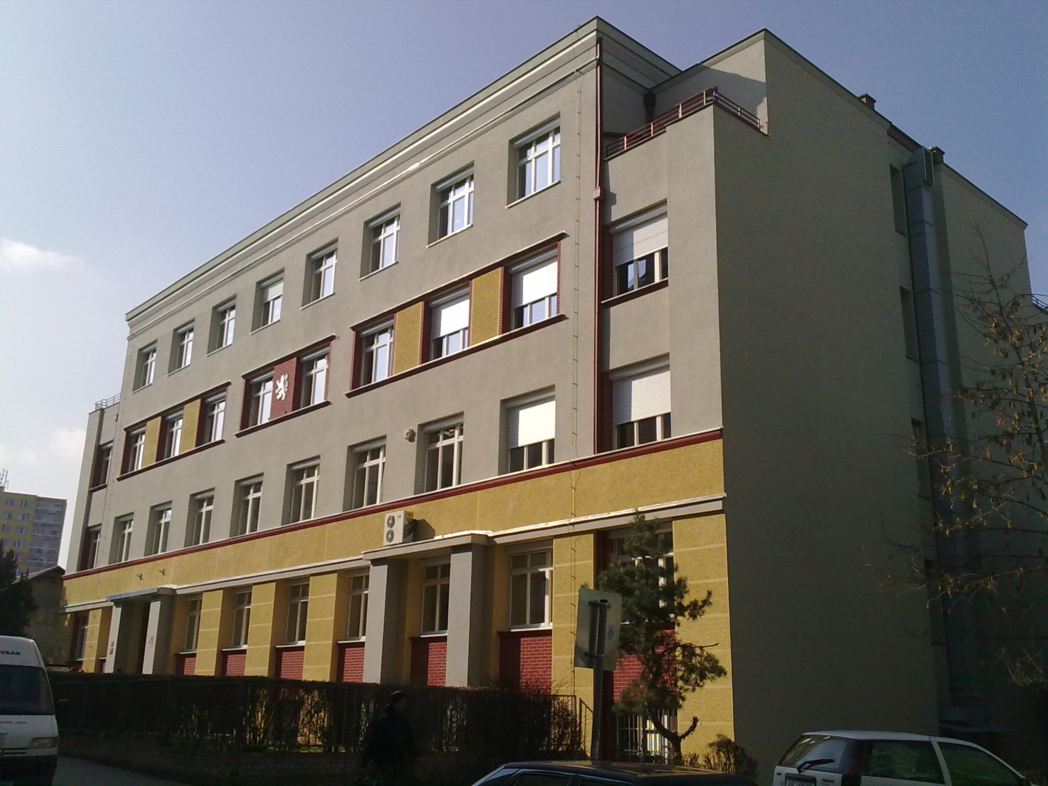 budova Gymnázia po rekonstrukci, která probehla v roce 2011 / Building of the gymnasium after reconstruction in 2011