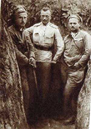 Josef Jiri Svec uprostred, vpravo jan Syrovy