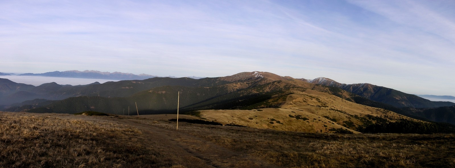 Pohlad z Latiborskej hole na hreben Nízkych Tatier