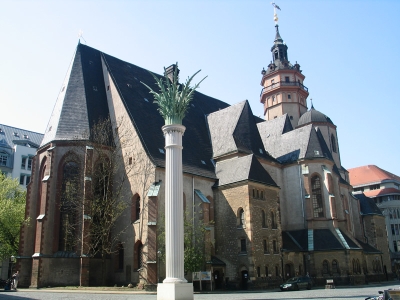Nikolaikirche und Friedenssäule