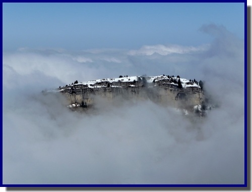 Roc d Arguille dans les nuages, vue depuis la Dent de Crolles