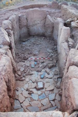 Túmulo no momento das escavações