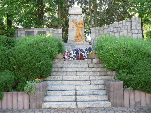 Pamatnik obetem / Memorial to the victims