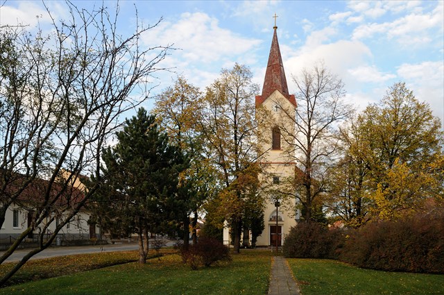 Pohled na kostel zepředu