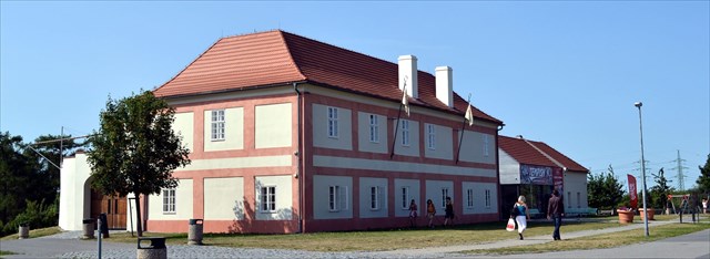 Zrekonstruovaná budova usedlosti Ladronka