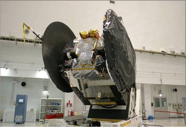 Satelit MTSAT-1R v laboratoři