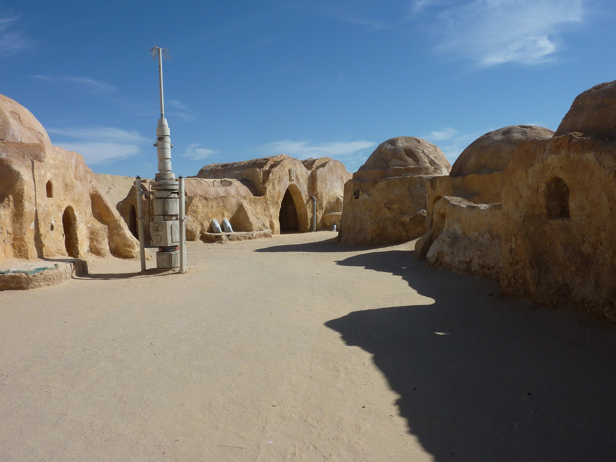 Another view of Mos Eisley. Photo by geocacher Kitou&Laulo44