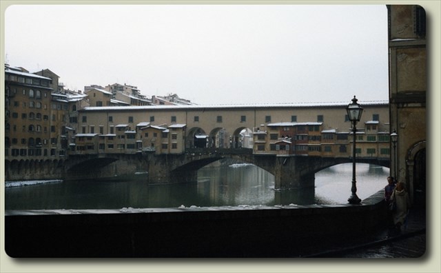 Ponte Vecchio in the snow, winter 1987 (own picture)