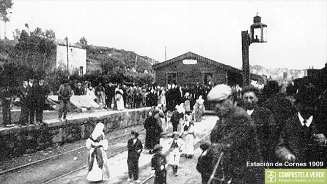 1909 Esperando otren na estación de Cornes