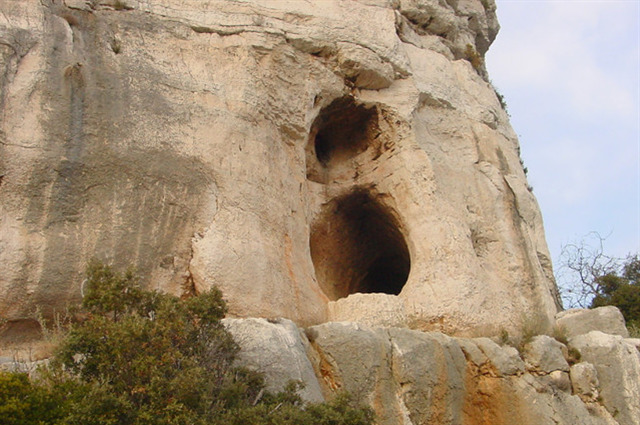 La Bouilladisse - La grotte du Tonneau