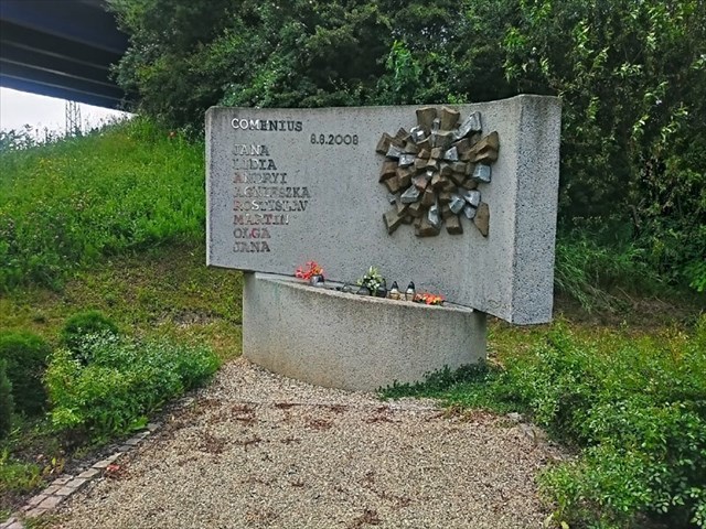 Pomník obětem nehody