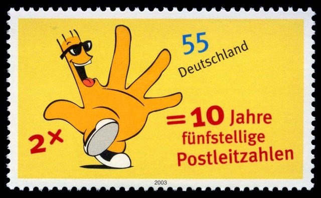 Briefmarke zu zehn Jahren fünfstelliger Postleitzahlen 2003 mit Maskottchen Rolf