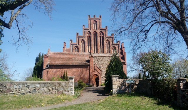 Dorfkirche Karow (Westseite)
