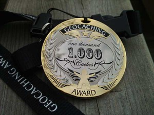 Hide*seek: Award Geocoin ~ 1.000 Geocaches ~