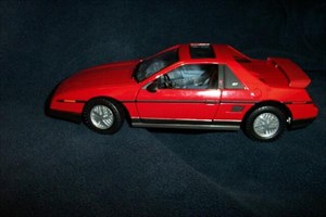 TB 1985 Pontiac Fiero 2.jpg