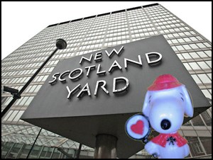 Snoopy at Scotland Yard