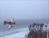 Den Raske Brikka under indflyvning ved Tueholmsøen Trods den tætte tåge lykkedes det den tapre pilot at lande sin SkyRacer i cachen Kamya tæt vred Tueholmsøens bred. Held og lykke på den videre færd!
