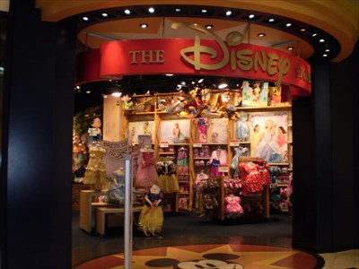 Disney Store - Roosevelt Field Mall Garden City, NY - The Disney Store on