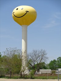 Smiley Face Water Tower - Atlanta, Illinois, USA. - Roadside ...