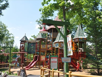 Six Flags Saint Louis Tree House - Public Playgrounds on 0