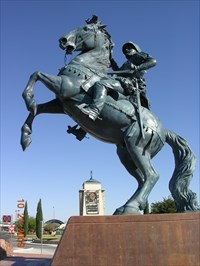 conquistador statue el paso