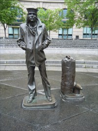 Lone Sailor,United States Navy Memorial,USN,Washington,DC,Pennsylvania Ave