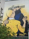 Image for Le street-artiste Combo affiche sur les murs les insultes homophobes reçues en ligne - Paris - France
