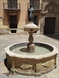 Image for Mutilan la estatua de San Luis Beltrán y destrozan la fuente - Valencia, España