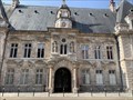 Image for Elle vole le sac à main d'une juge juste après son procès au palais de justice de Besançon - France