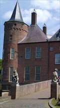 Image for RM: 511908 - Twee bakstenen pijlers met natuurstenen leeuwen - Heeswijk