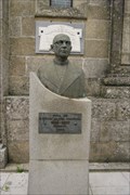 Image for «Misterioso» busto dedicado ao ex párroco de Vimianzo - Vimianzo, SP