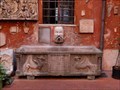 Image for Pila de una fuente antigua en la Iglesia San Silvestro in Capite - Roma, Italia