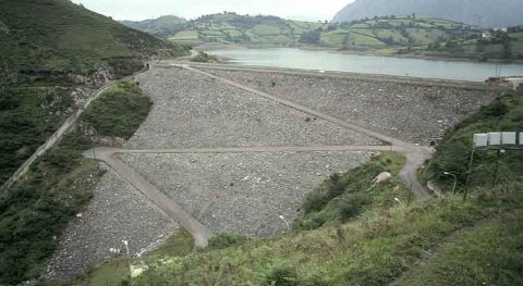 Detalle de la presa del Embalse de Alfilorios. Morcín y Ribera de Arriba.