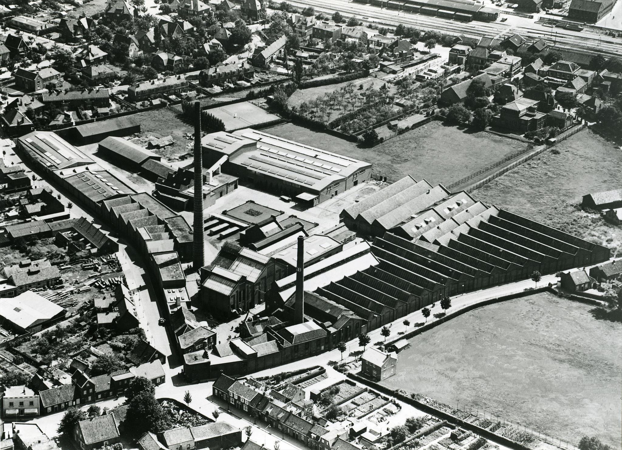 Luchtfoto 1956 Bergoss fabriek