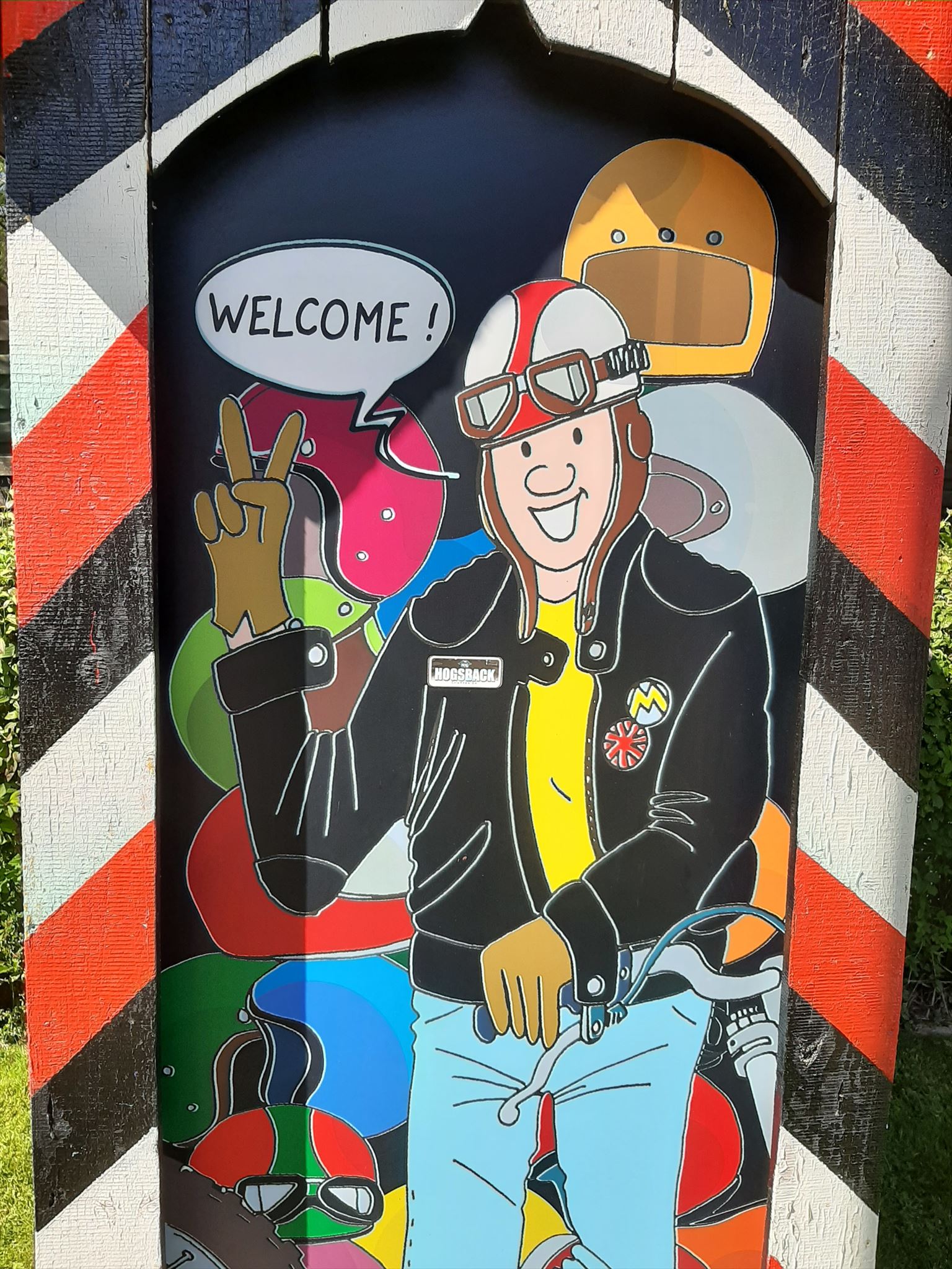 Poste de garde situé à gauche de l’accueil. Décoré par une peinture de motard nous souhaitant WELCOME!